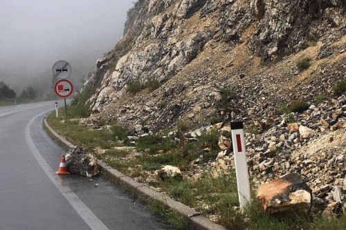 PUTEVI: Jaki udari vjetra i učestali odroni