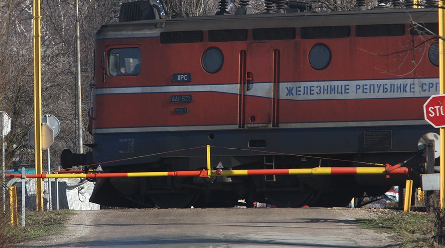 DOBOJ: Lokomotiva udarila pješaka, satima ležao u nesvijesti