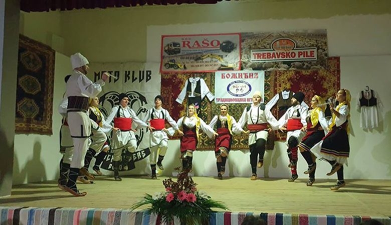 DOBOJ: U Donjoj Grapskoj održana 8. tradicionalna Božićna smotra folklora