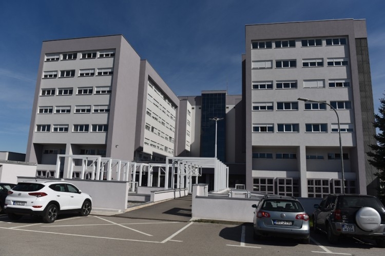 APEL IZ UKC RS: Poštujte mjere, sve više mlađih osoba na respiratoru