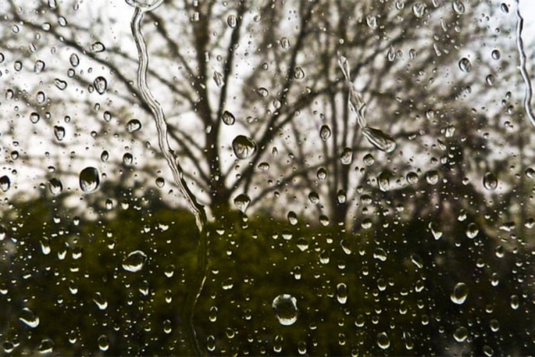 VRIJEME: Umjereno oblačno s kišom, pljuskovima i grmljavinom