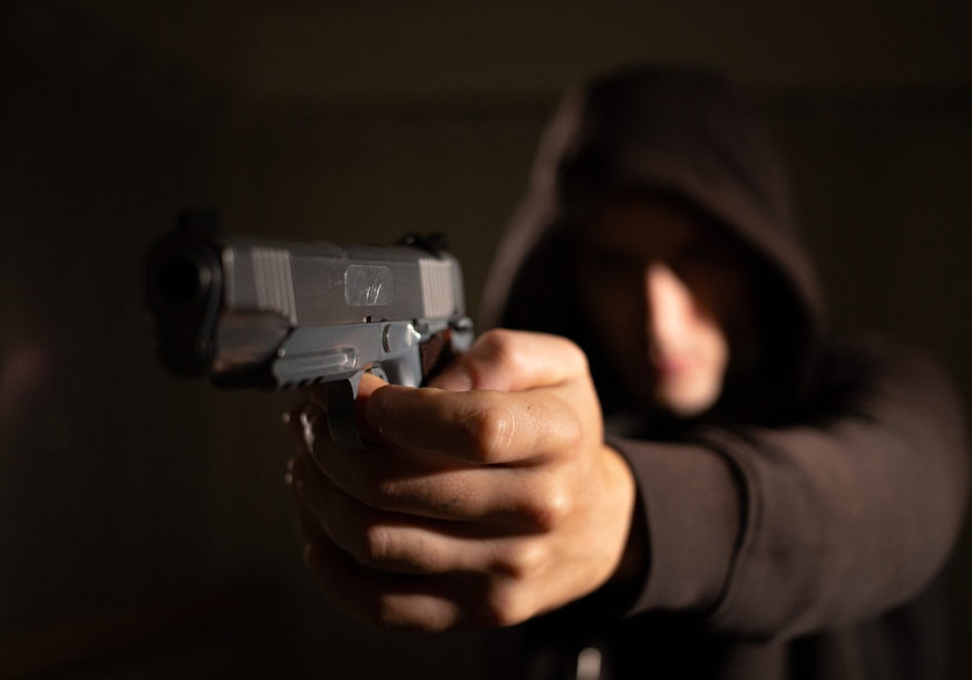 DOBOJ: Prijeteći oružjem opljačkao benzinsku pumpu