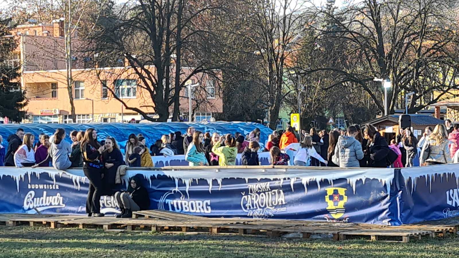 DOBOJ: Toplo vrijeme izmamilo Dobojlije u park (FOTO)