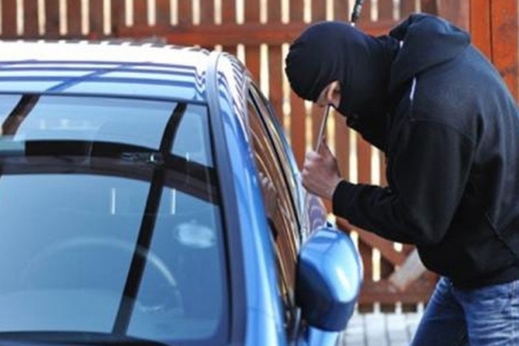 DOBOJ: Uhapšeni osumnjičeni za krađu skupocjenih vozila i provalu u bankomate