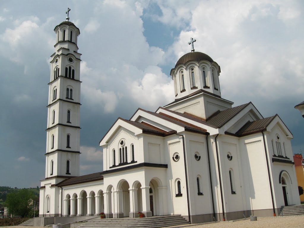 DOBOJSKI INFO NAJAVLJUJE: Svečana litija gradskim ulicama