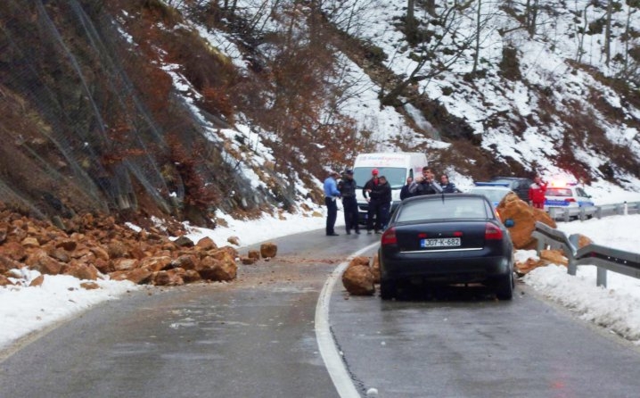 PUTEVI: Moguće lavine na magistralnom putu Dobro Polje-Brod na Drini
