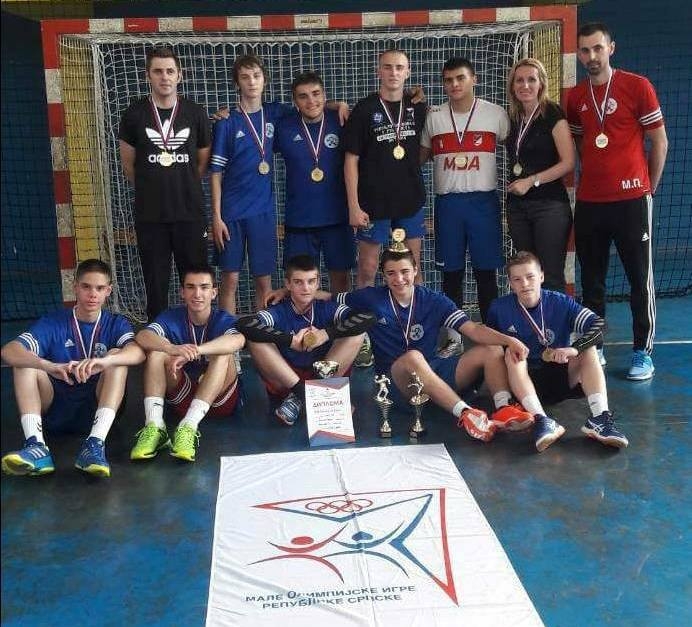 USPJEH UČENIKA OSNOVNE ŠKOLE „SVETI SAVA“ IZ DOBOJA Rukometni šampioni Republike Srpske