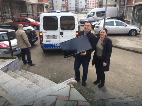 DOBOJ: Policajci vratili televizore koji su ukradeni iz vrtića