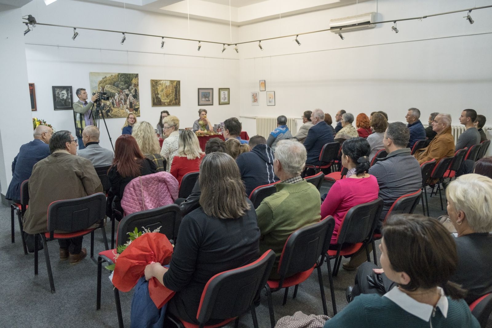 DOBOJ: Veče za ljubitelje poezije i one koji će to postati (FOTO)