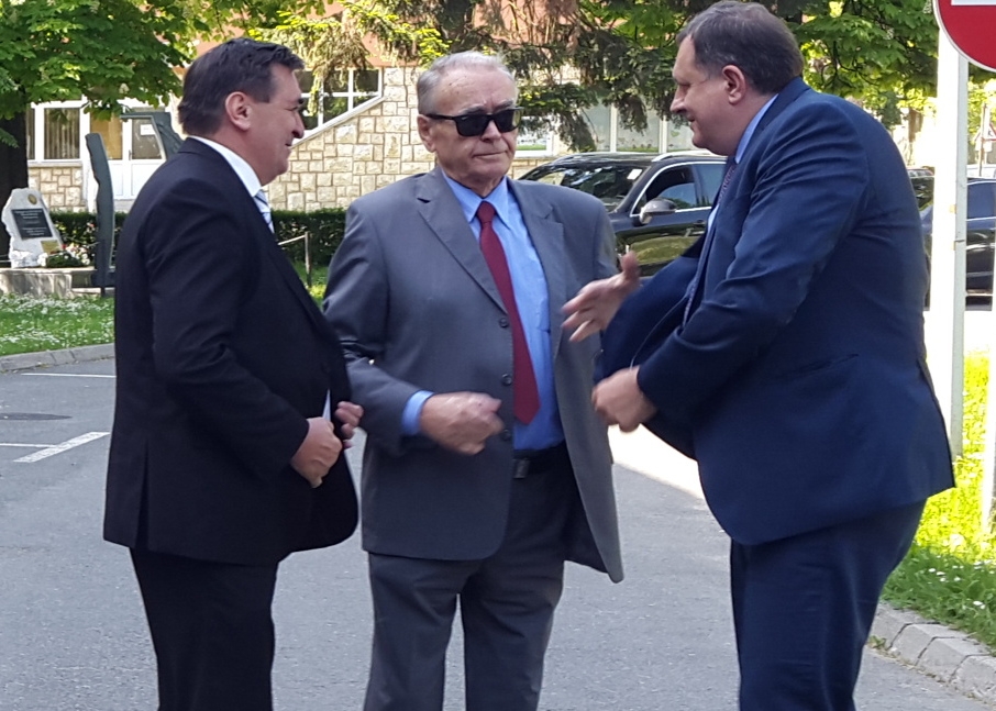 DOBOJSKI INFO PITA: Za koga ove godine igra "deda"?