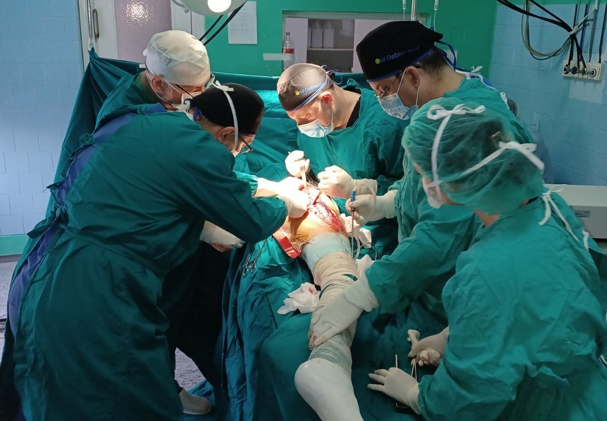 BOLNICA DOBOJ: Nastavak uvođenja novih složenih operativnih procedura u Službi za ortopediju i traumatologiju