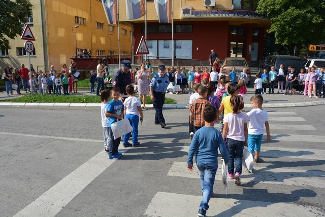 DOBOJ: CJB Doboj provodi akciju „Zaštitimo djecu u saobraćaju“ (FOTO)
