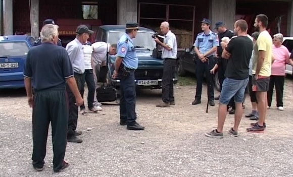 DOBOJ: Komšije se posvađale zbog nasipa (VIDEO)