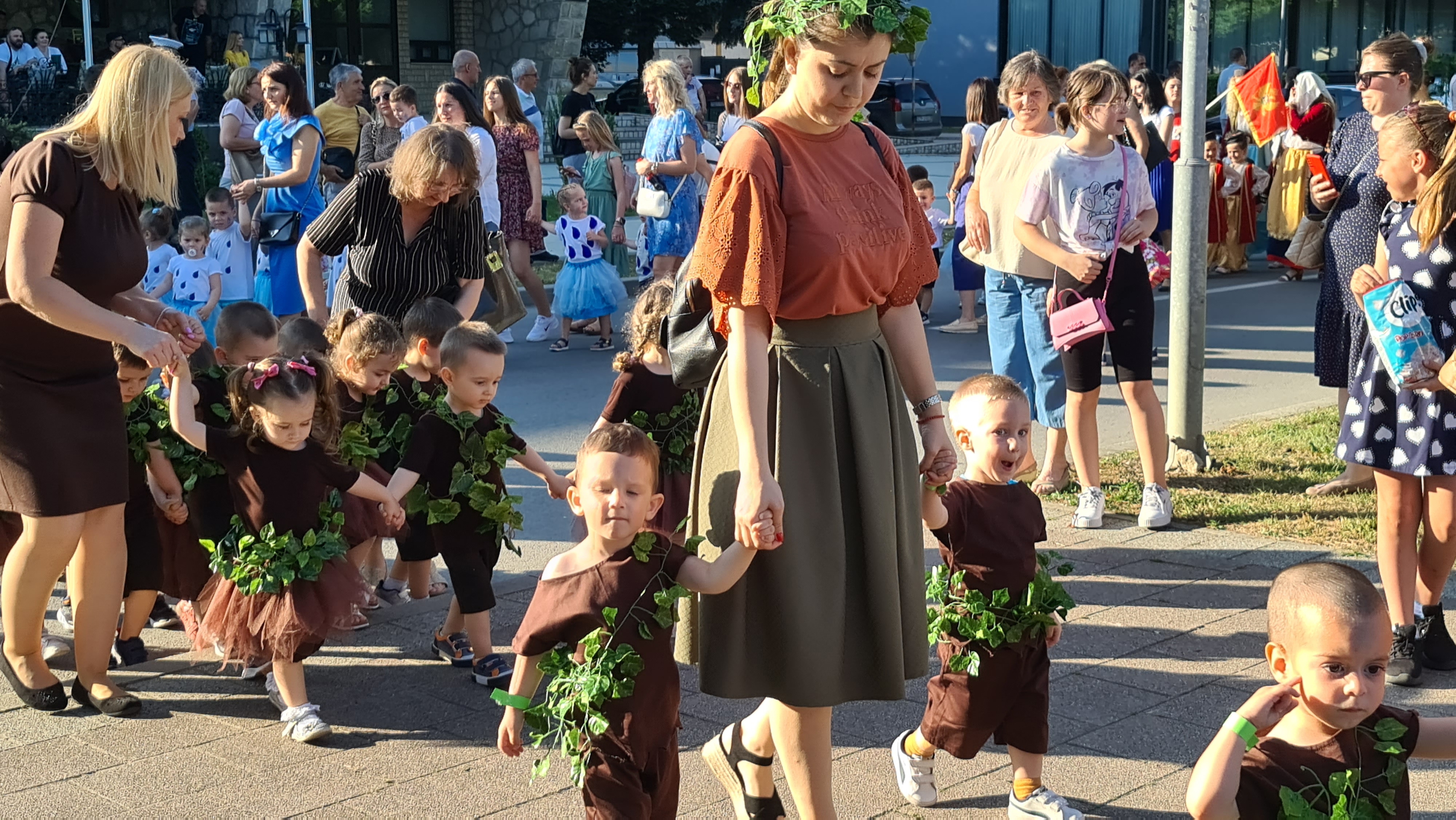 DOBOJ: Održan koncert policijskog orkestra i dječiji defile
