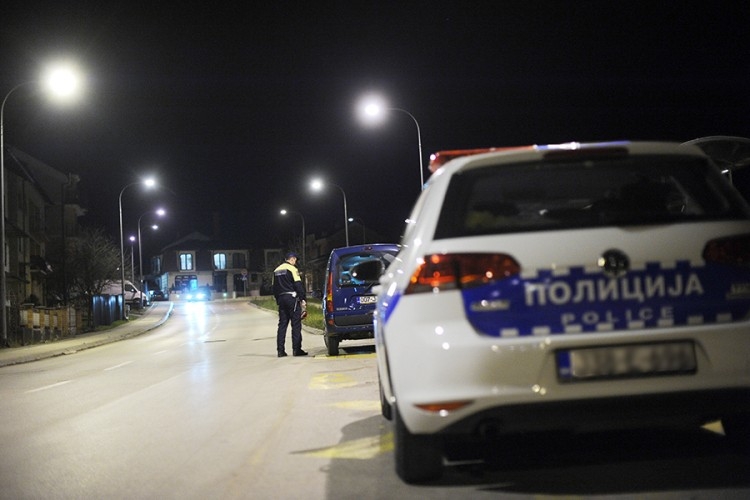 DOBOJ: Golfom udario sugrađanina i nastavio ga voziti na haubi