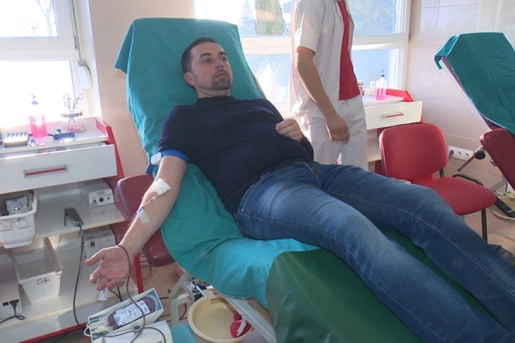 DOBOJ: Krv darivao i gradonačelnik