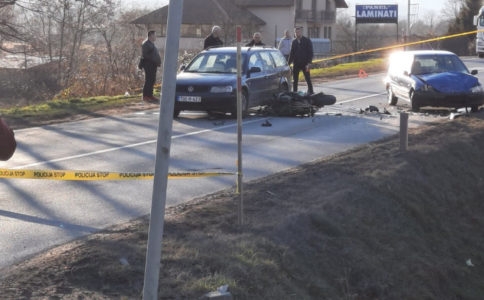 DOBOJ: Teško povrijeđen vozač motocikla u sudaru sa "golfom"