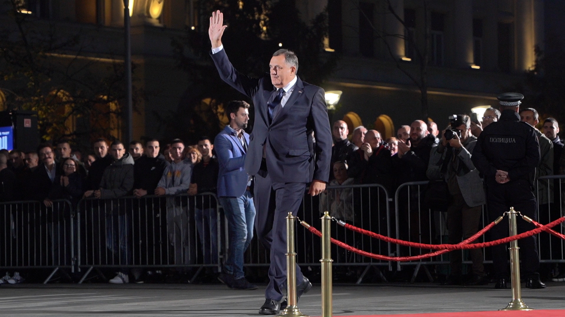 Govno umotano u omot za bombone