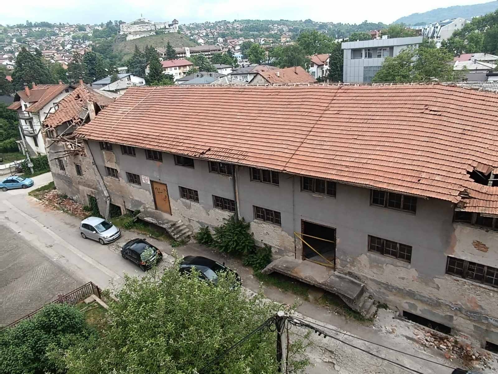 NESREĆA U RUŠEVINAMA BIVŠEG "IZBORA" U DOBOJU: Dijete povrijeđeno, građani pitaju – ko je odgovoran?