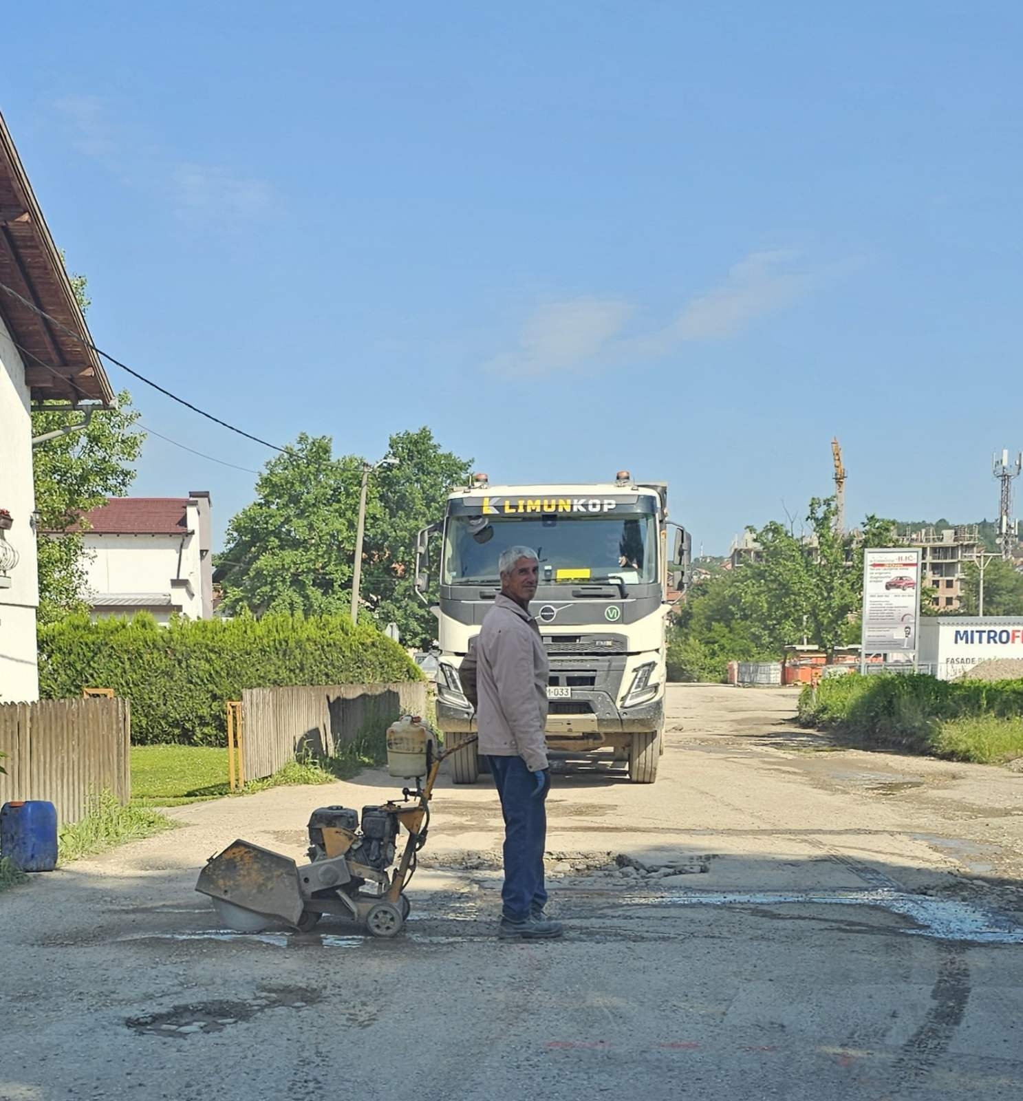 KONAČNO POČELA SANACIJA “SFOROVOG” PUTA: Da li je pritisak jači od kukavičluka i nečinjenja?