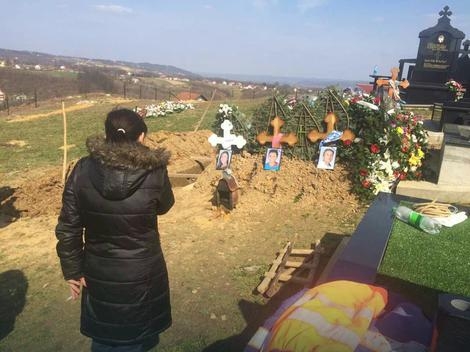 NA VEČNI POČINAK U VENČANICI Oproštaj od Nikoline, četvrtog člana tragično stradale porodice Đedovac