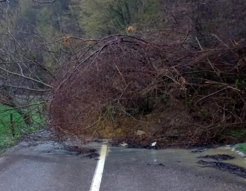 DOBOJ: U prekidu putevi u Stjepanovićima i Bušletiću, koristiti alternativne pravce