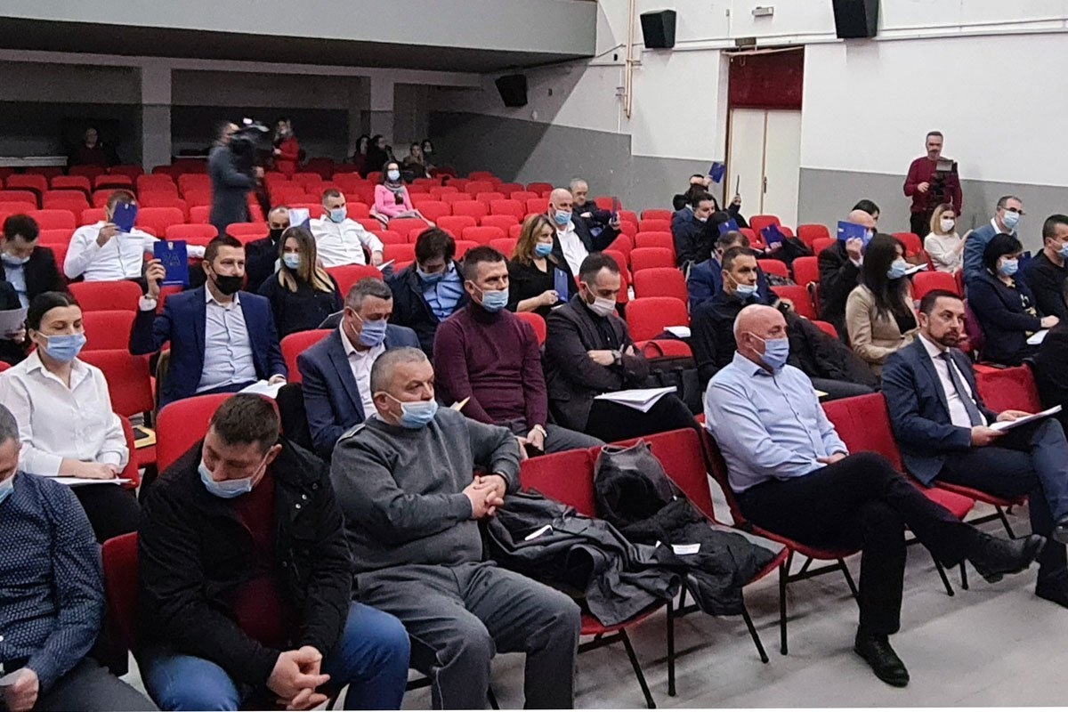 DOBOJ: Rušenje Doma vojske diglo prašinu u Skupštini: Tako je i Pariz