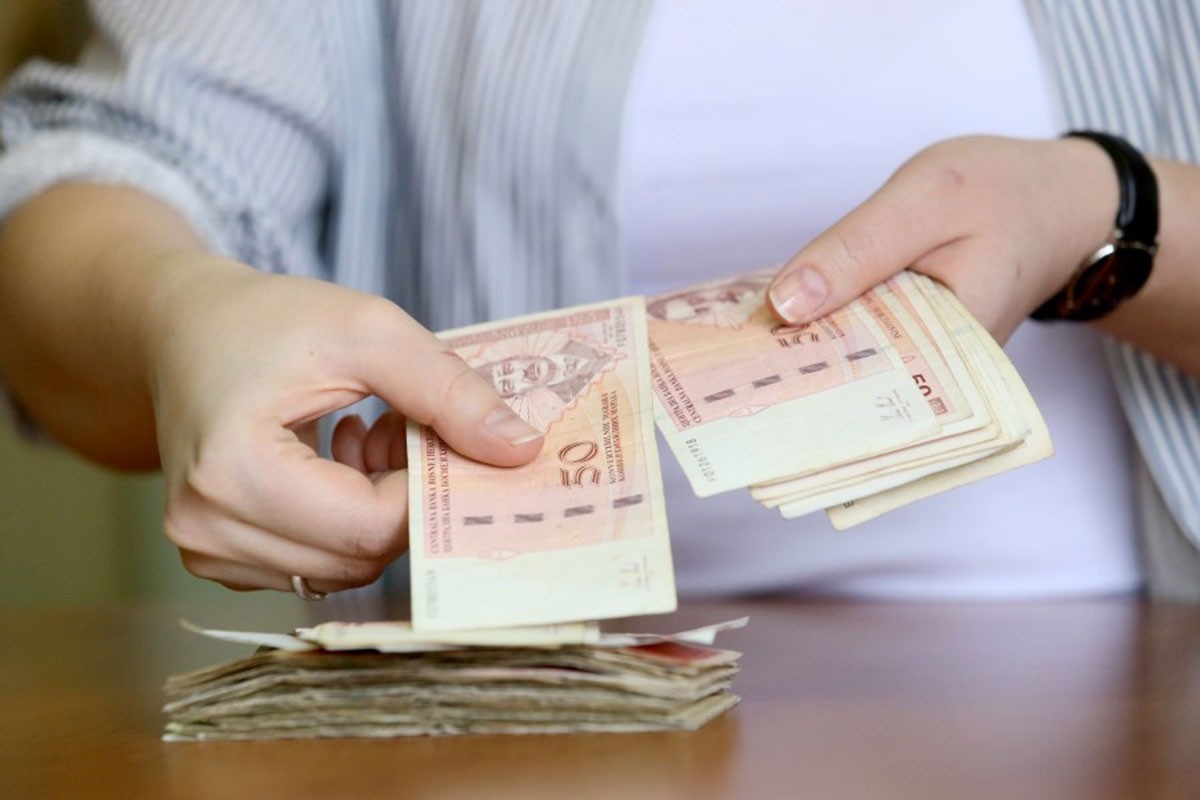 Prosječna neto plata u Republici Srpskoj porasla u martu 2 KM, iznosi 1.258 KM