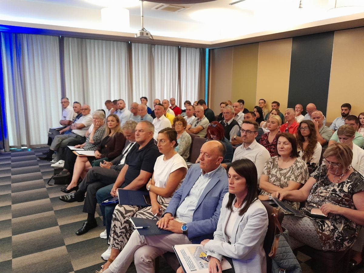 "PRAVO NA PRAVDU" U DOBOJU (PROCESUIRANJE IZBORNIH PREVARA): Zamalo da se "pravda" riješi mišićima. (FOTO) (VIDEO)