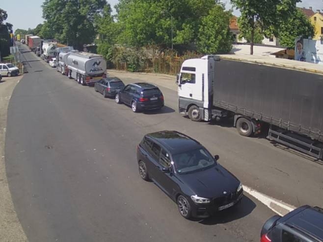 PUTEVI: Pojačan saobraćaj na granici sa Hrvatskom