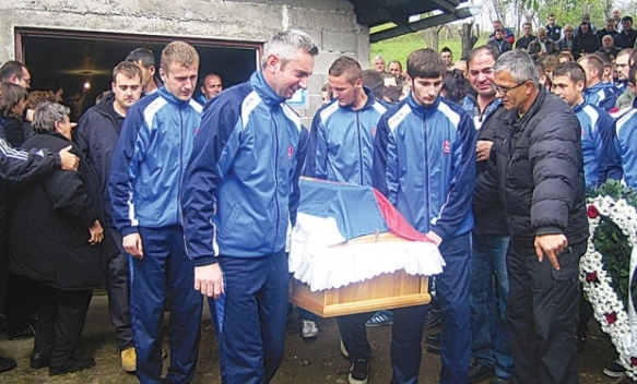 SAHRANJEN MLADI GOLMAN BORCA: Cijelo selo uz suze ispratilo Dejana