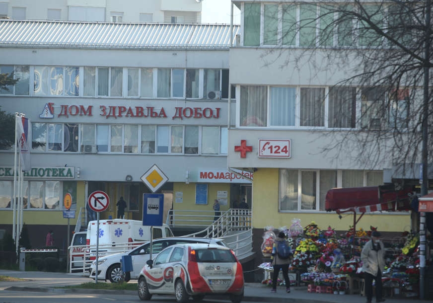 BIZARNA TRAGEDIJA KOD DOBOJA Pregazio ga vlastiti automobil dok ga je pokušavao zaustaviti