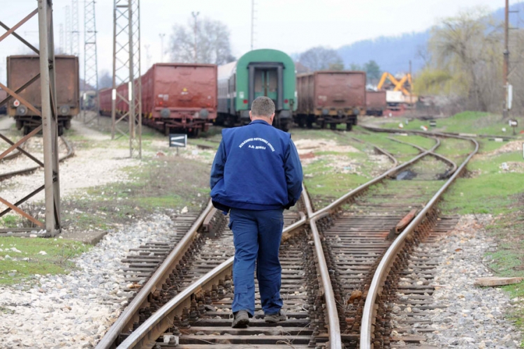 DOBOJ: Mijenjaju zakone zbog željezničara