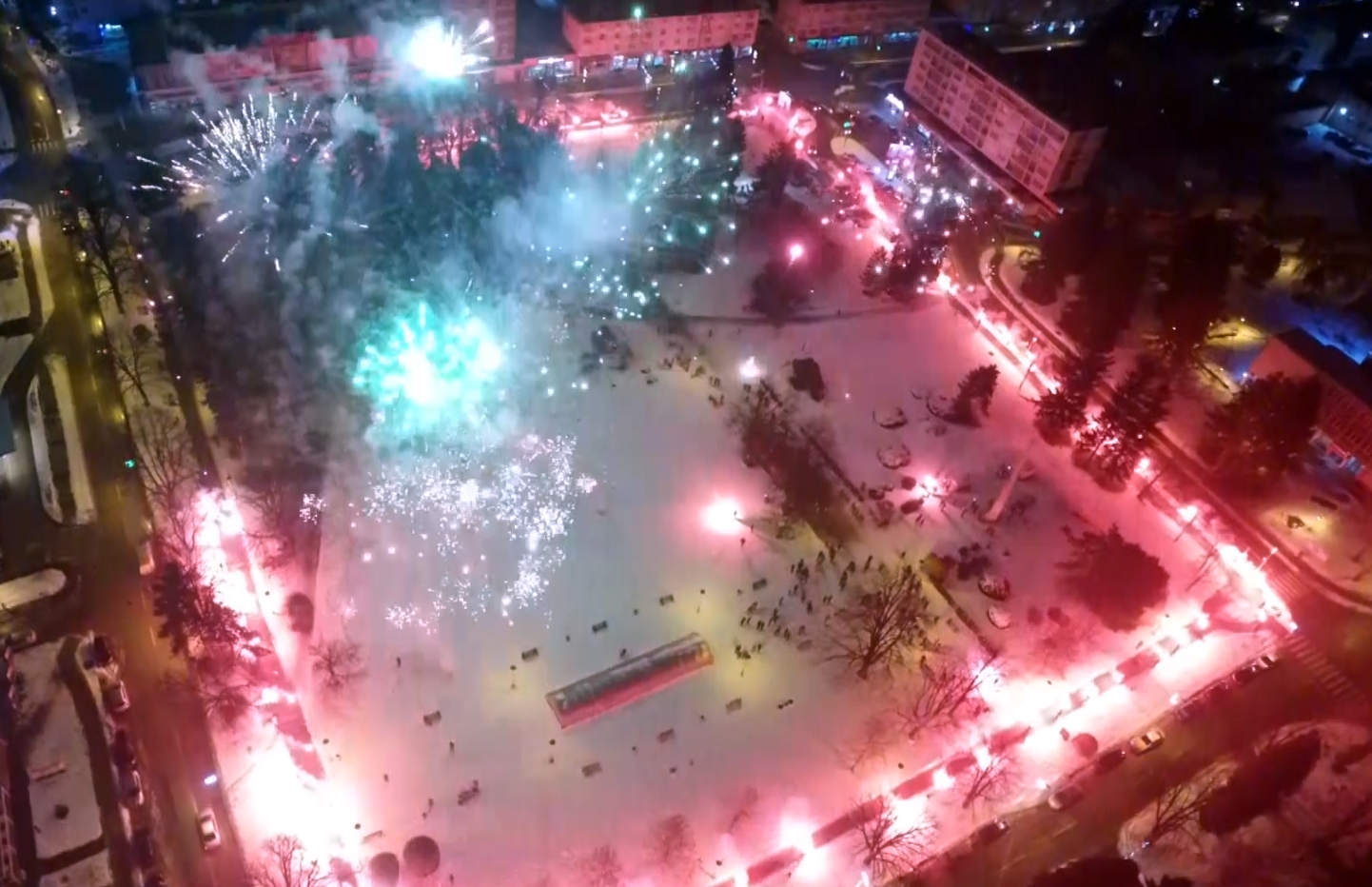 OKOM DRONA: Bakljada Vojvoda u centru grada za Dan Republike (VIDEO)