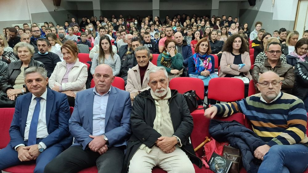 DOBOJ: Nakon 40 godina premijerno prikazan film "Život piše romane, ali nema ko da ih čita"