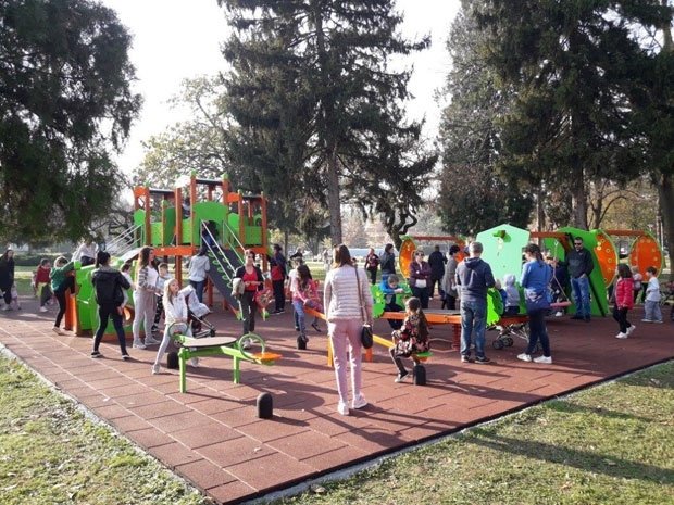 DONACIJA VLADE RS DOBOJU: Igralište na poklon