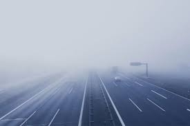 PUTEVI: Mokri kolovozi, magla smanjuje vidljivost
