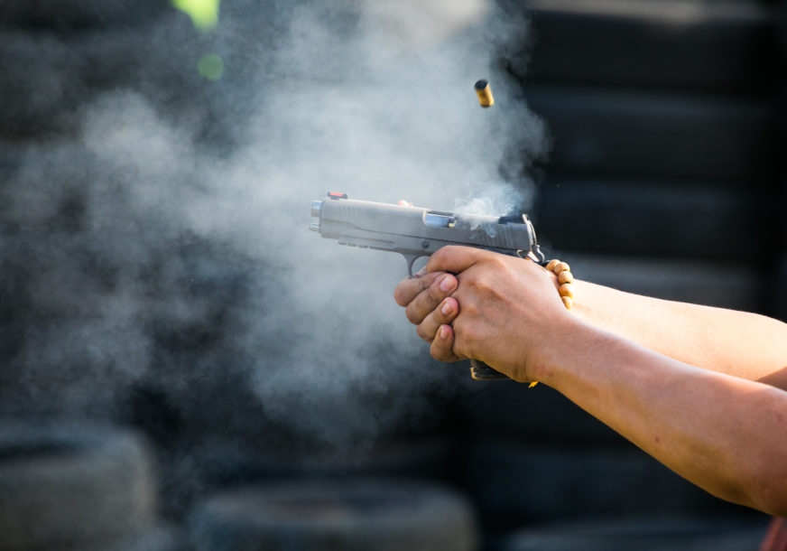 DOBOJ: Pucao ispred kuće, policija ga uhapsila