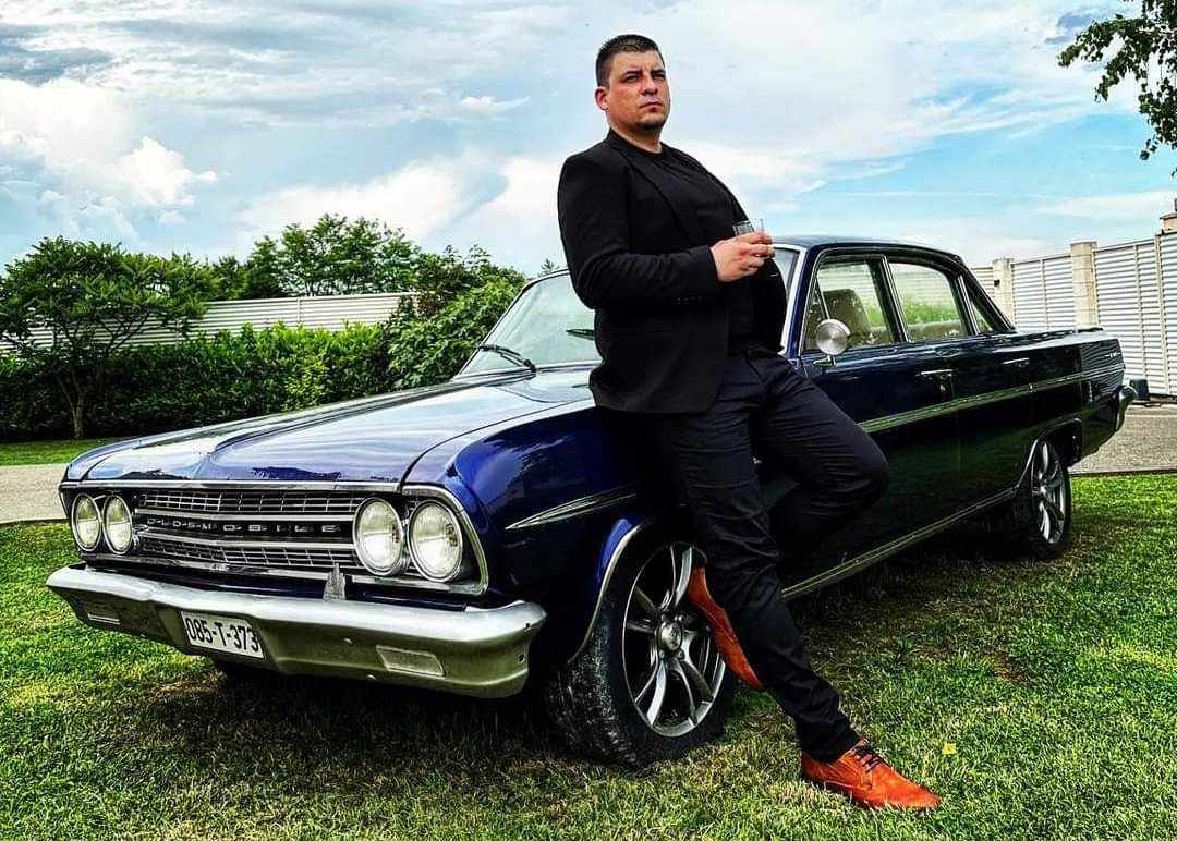 DOBOJLIJA SVIRA ČETIRI INSTRUMENTA: Majstor iz „Zvezda Granda“ Neven Petrović objavio prvi singl "Cigani" (VIDEO)