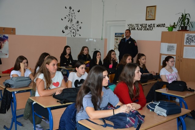 DOBOJ: Održana predavanja na temu vršnjačkog nasilja