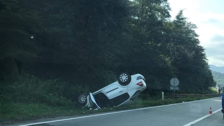 ŽEPČE: U prevrtanju vozila na M-17 povrijeđene tri osobe