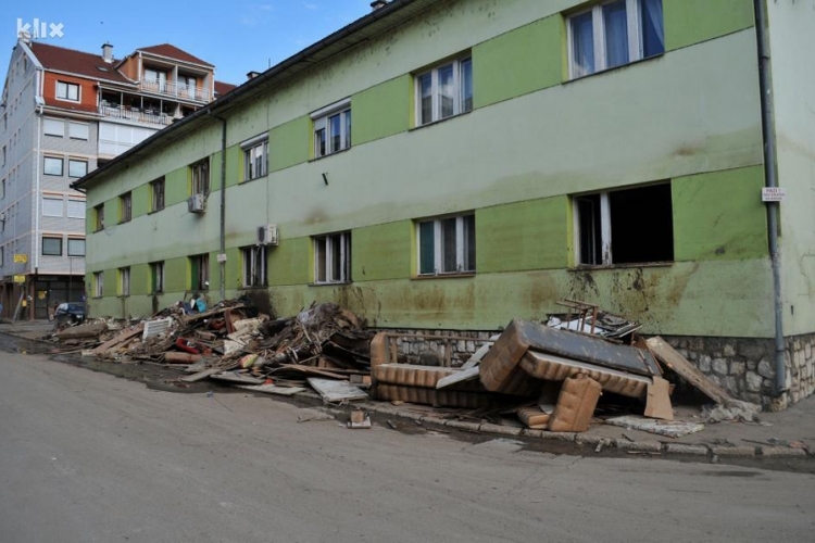 DOBOJ: Oštećene i memljive zgrade ogledalo grada