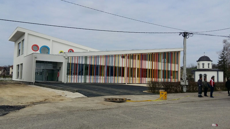 RODITELJI OSNOVACA IZ PODNOVLJA PITAJU VLAST: Kada će da počne sa radom novoizgrađeni objekat nove škole? (FOTO)