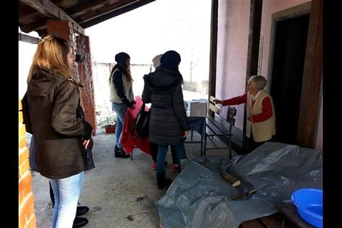 DOBOJ: Volonteri pomažu najugroženijim stanovnicima