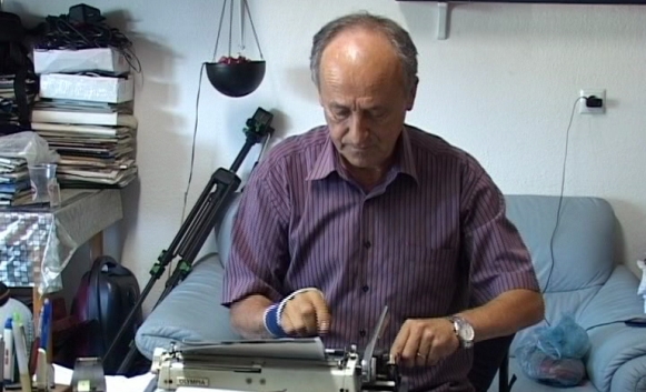 NOVINAR IZ DOBOJA: Čuvar istorije i bogate novinarske arhive (VIDEO)