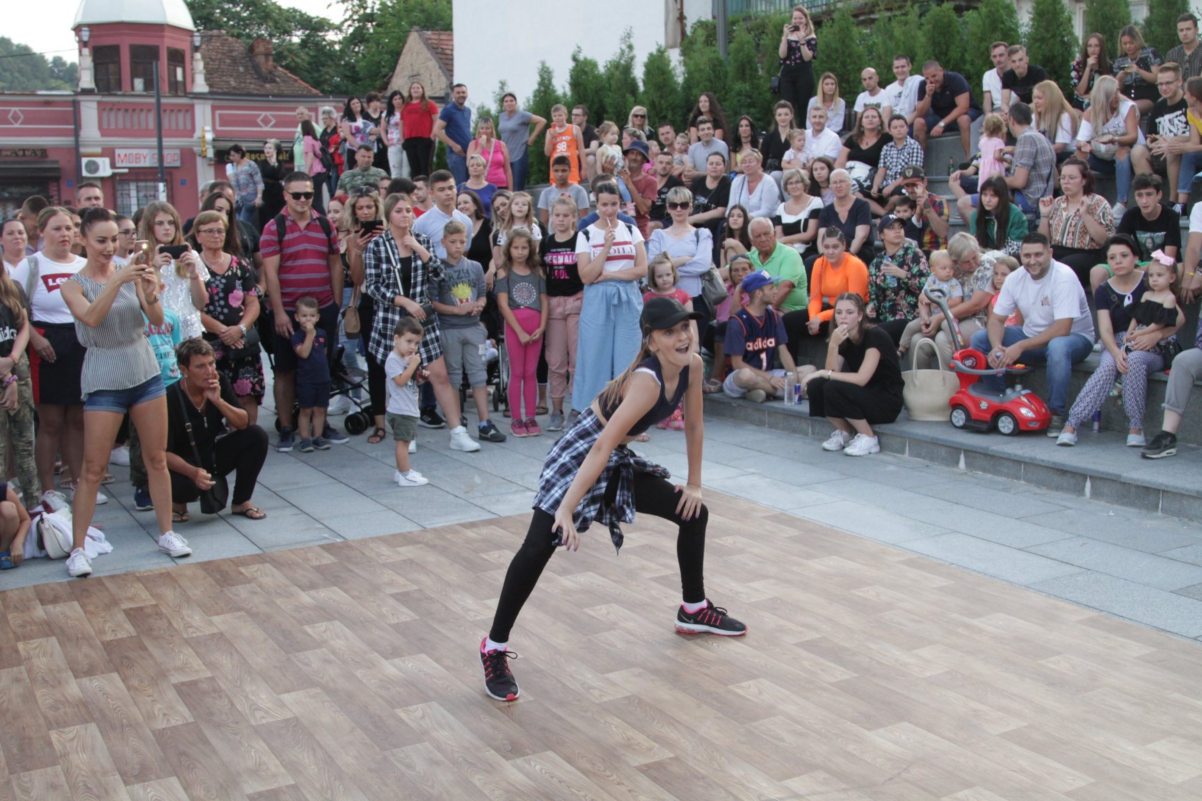 TUZLA: Postani volonter/ka na Festivalu umjetnosti mladih Kaleidoskop