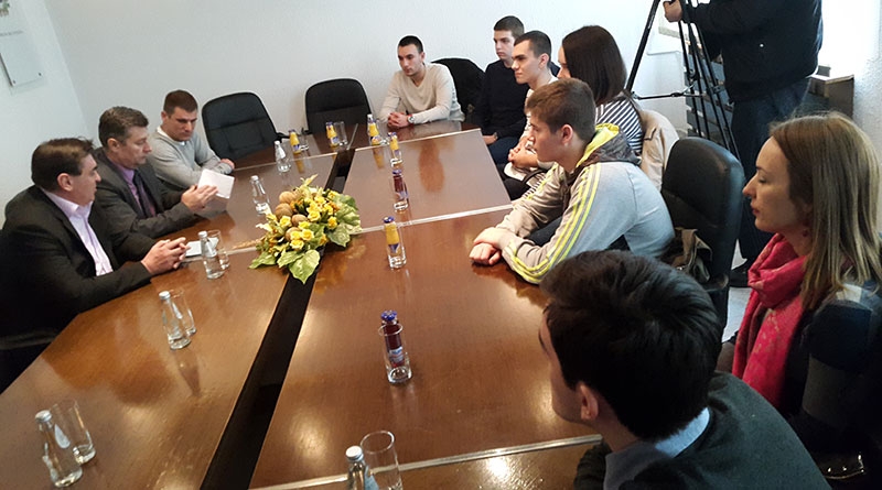 DOBOJ: Mladi da svoja iskustva primijene u svom gradu