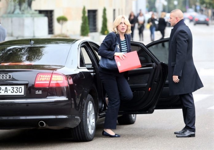 VOZILA NA MLAZNI POGON: Kabinet Željke Cvijanović za gorivo troši oko 600 KM dnevno!