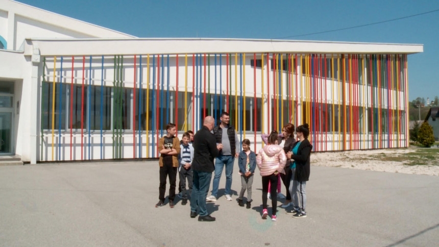 DOBOJ: Nova škola svečano otvorena u Podnovlju, a đaci idu u staru