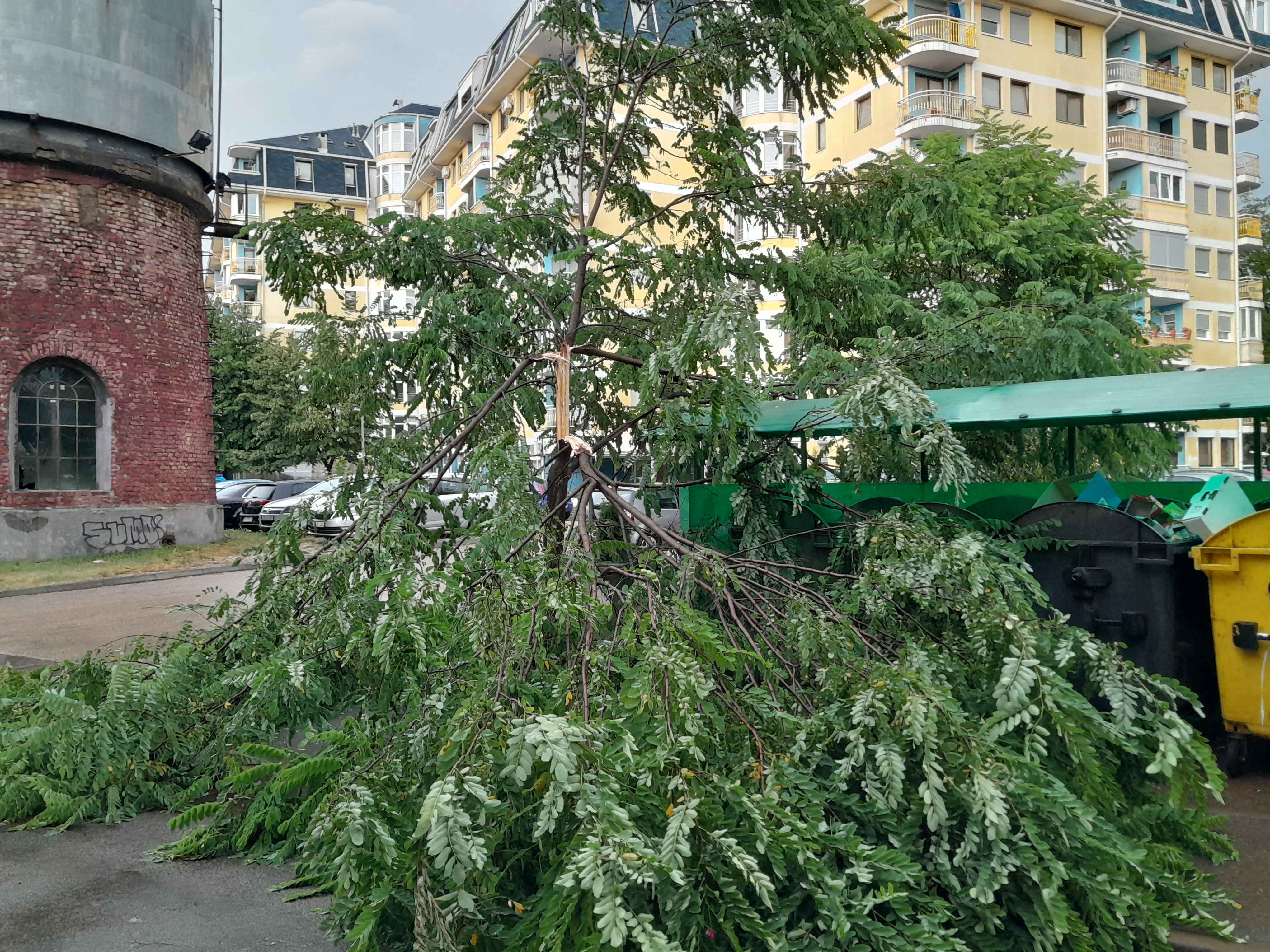 URAGAN JE PROTUTNJAO DOBOJEM: Stari grad je potopljen. (FOTO) (VIDEO)